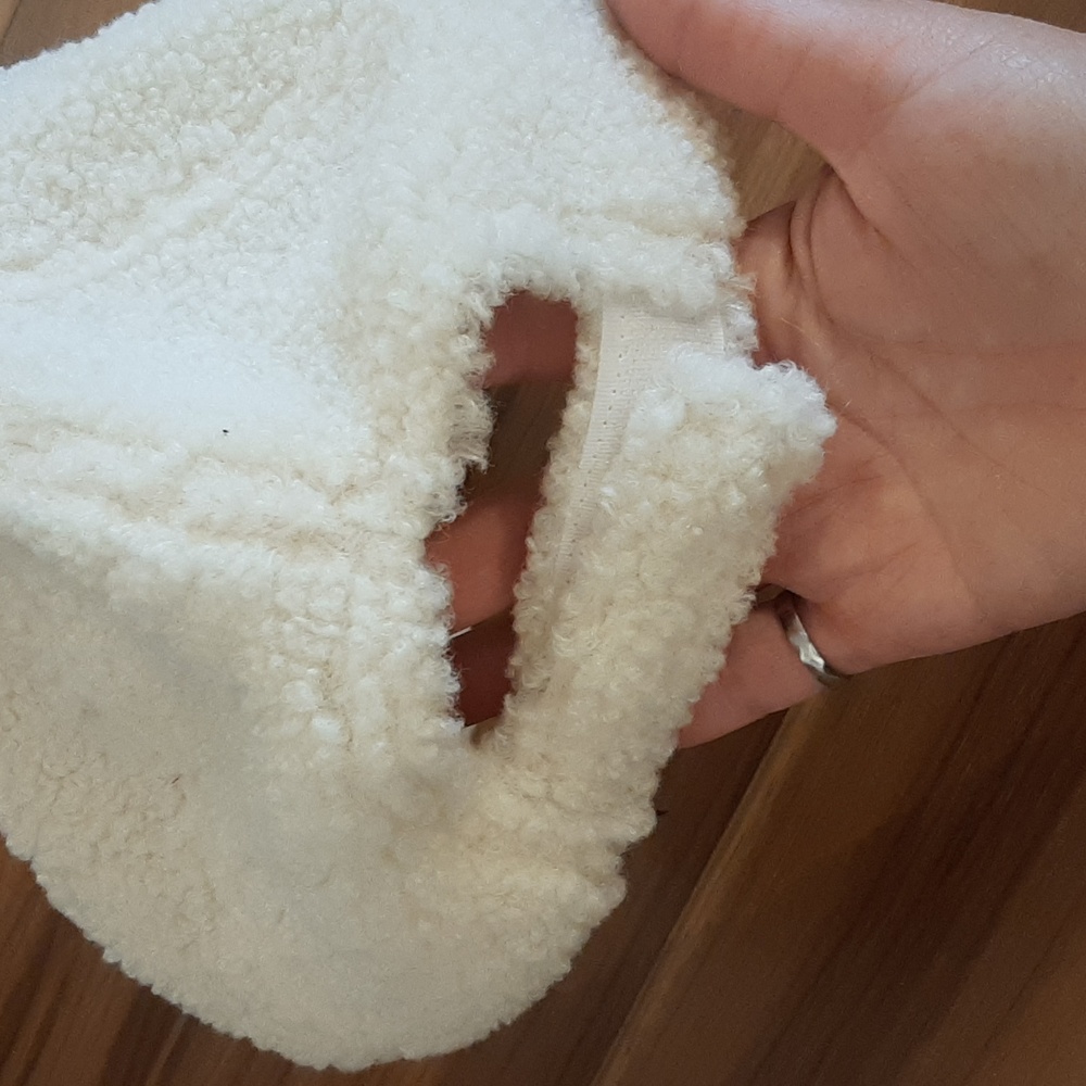 Fleece cap - Picture 3 of 3